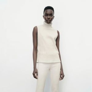 NWT SOFT TURTLENECK TOP